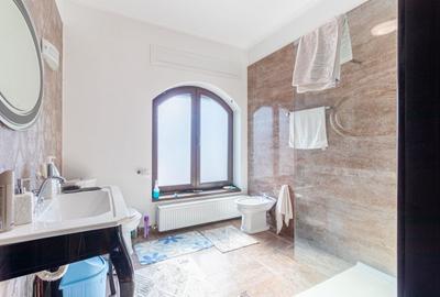 Casă individuală cu 11 camere cu Canalizare în Central - 13