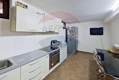 Casă cu 7 camere cu Teren 300 Mp în Domenii - 9