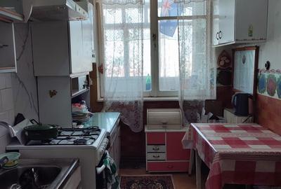 Apartament cu 3 camere decomandat în Exterior Vest