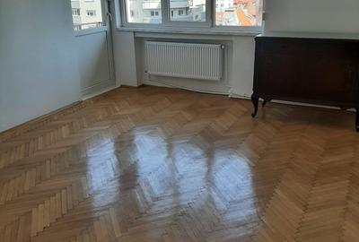 Apartament de vanzare.4 camere zona, bulevardul Gheorghe Magheru