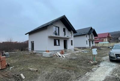 Casă cu 4 camere în Central - 2