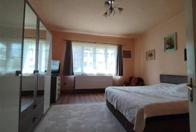 Duplex cu 7 camere cu Canalizare în Central - 12