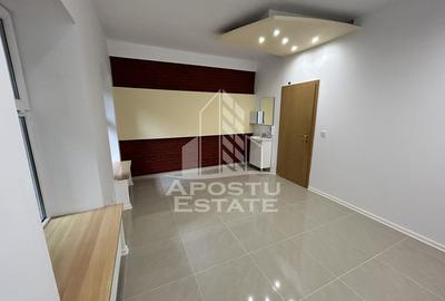 Spațiu comercial, de 138 mp, în Neptun - 11