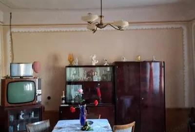 Casă cu 3 camere cu Teren 3600 Mp în Central - 16