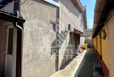 Doua apartamente la curte comuna,zona Traian - 23