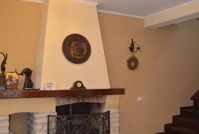 Casă cu 10 camere cu Teren 580 Mp în Poiana Țapului - 1