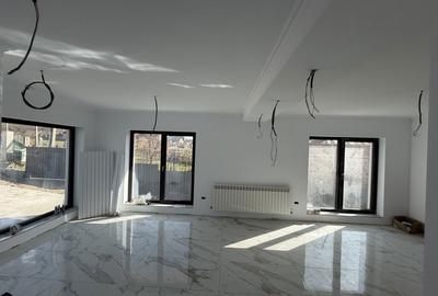 Casă cu 4 camere în Central - 2