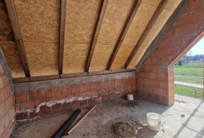Casă cu 4 camere cu Teren 750 Mp în Cătălina - 1