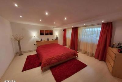 Casă cu 10 camere cu Teren 235 Mp în Apărătorii Patriei - 2
