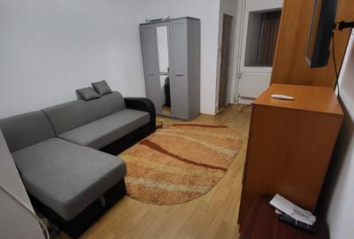 Garsonieră decomandată, mobilată în Podu Roș