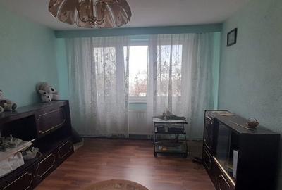 Apartament cu 3 camere decomandat în Exterior Vest