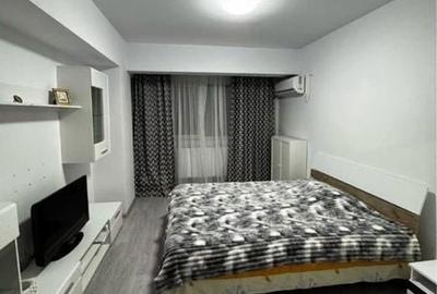 Garsonieră decomandată în Titan