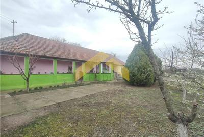 Casa de vanzare in localitatea Iratosu