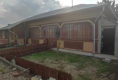 Casă cu 4 camere în Uiești - 11