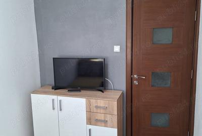 Apartament cu 3 camere semidecomandat în 9 Mai - 7