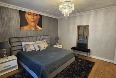 Casă cu 7 camere cu Teren 800 Mp în Central - 15