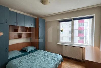 Apartament cu 4 camere decomandat în Central