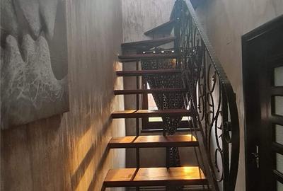 Casă cu 4 camere cu Teren 600 Mp în Costi - 1