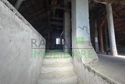 Casa cu 2 apartamente si teren generos-zona centrala, potential excelent! - 5