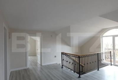 Casă cu 5 camere cu Teren 1590 Mp în Luna - 15