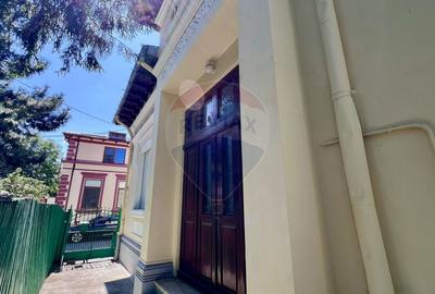 Casa interbelica de vanzare, 4 camere, ultracentral Galati - 3