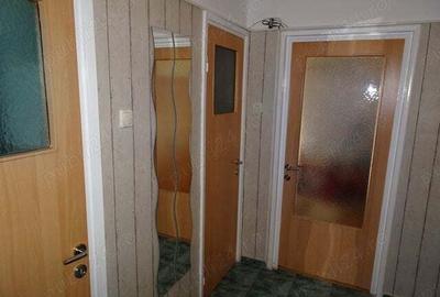 Apartament cu 3 camere decomandat, mobilat în Ozana