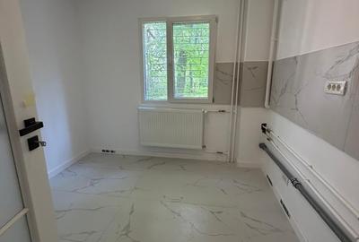 Apartament cu 3 camere semidecomandat în Titan