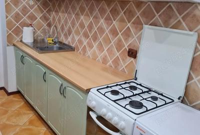 Apartament cu 3 camere semidecomandat în Central - 1