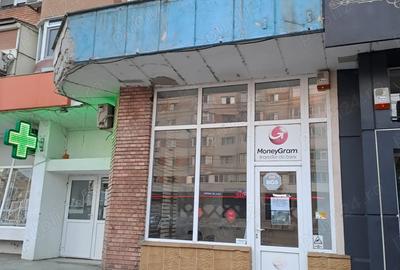 Inchiriez spa?iu comercial B-dul Doroban?ilor colt Str.Scolilor - 2