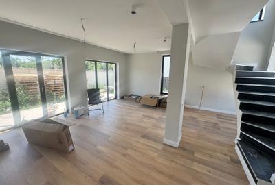 Vila individuală cu 3 Dormitoare si Curte Privata | Voluntari 2025 - 2