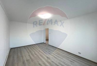 Apartament cu 3 camere de vânzare strada BICAZ zona URA - 1