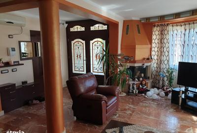 Casă cu 10 camere cu Teren 700 Mp în Obor - 14