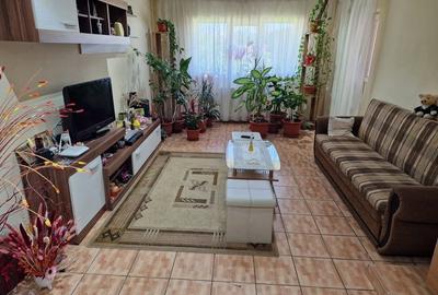 Apartament cu 4 camere decomandat în Vlădeni - 3