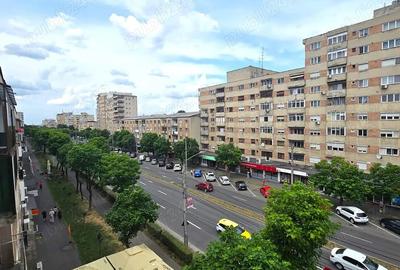 Apartament cu 3 camere în Micro 15