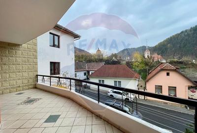Apartament cu 3 camere de vanzare in zona Schei - 1