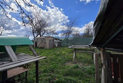 Casă cu 3 camere cu Teren 2876 Mp în Central - 2