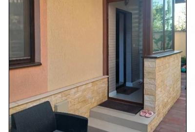 Casă cu Teren 160 Mp în Central - 1