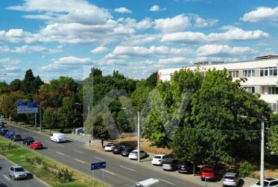 Apartament cu 4 camere decomandat în Central