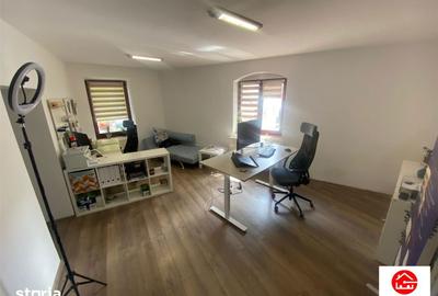 Spațiu comercial, de 100 mp, în Central - 3