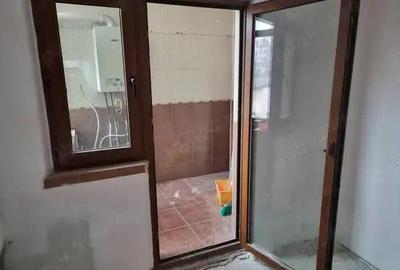 A 36 Apartament modificat , Cora ,etajul 1 ,confort 1 ,cu balcon inchis ?i centrala ,3 camere , - 6