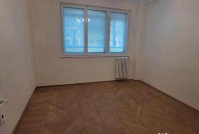 Apartament cu 3 camere decomandat în Andrei Mureșanu - 2