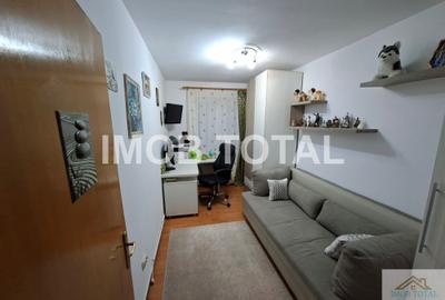 Apartament cu 4 camere semidecomandat în Trivale - 3