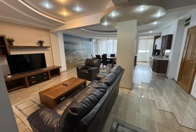 Apartament cu 3 camere decomandat, mobilat în Peninsula