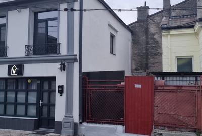 Casă cu 4 camere cu Teren 30 Mp în Central