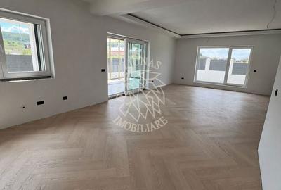 Casă cu 4 camere cu Teren 500 Mp în Central - 1