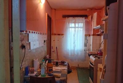 Apartament cu 2 camere decomandat în Viziru 3