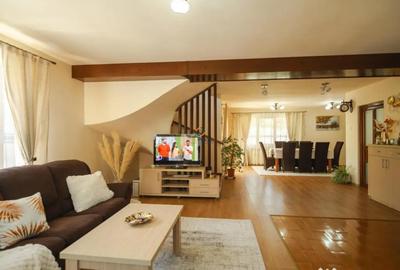 Casă cu 4 camere cu Teren 1500 Mp în Vulcan - 2