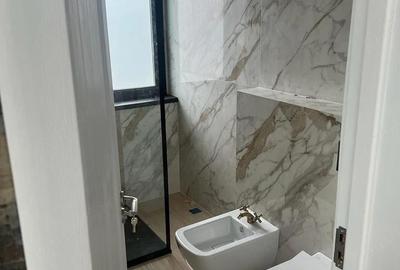 Apartament cu 4 camere decomandat în Central - 3
