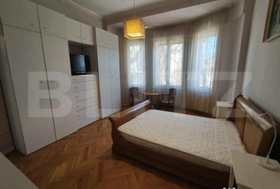 Apartament cu 4 camere semidecomandat în Ultracentral