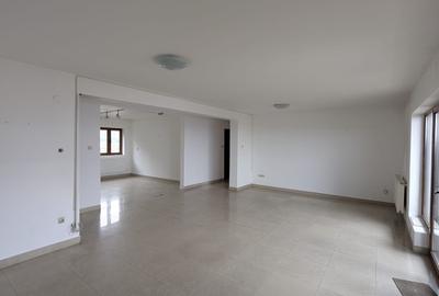 Apartament cu 3 camere decomandat, mobilat în Zorilor